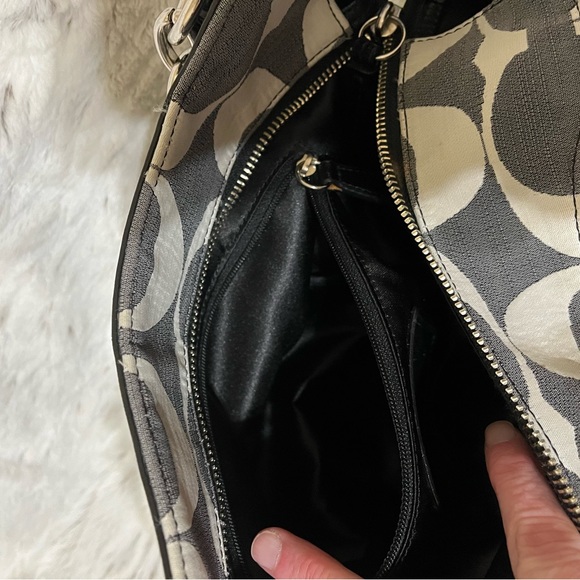 Coach purse with double over the shoulder straps - Picture 6 of 12